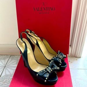 Valentino Garavani evening shoes, black color